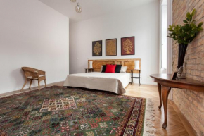 Annie's 3 bed and 3 bathroom apartment Budapest